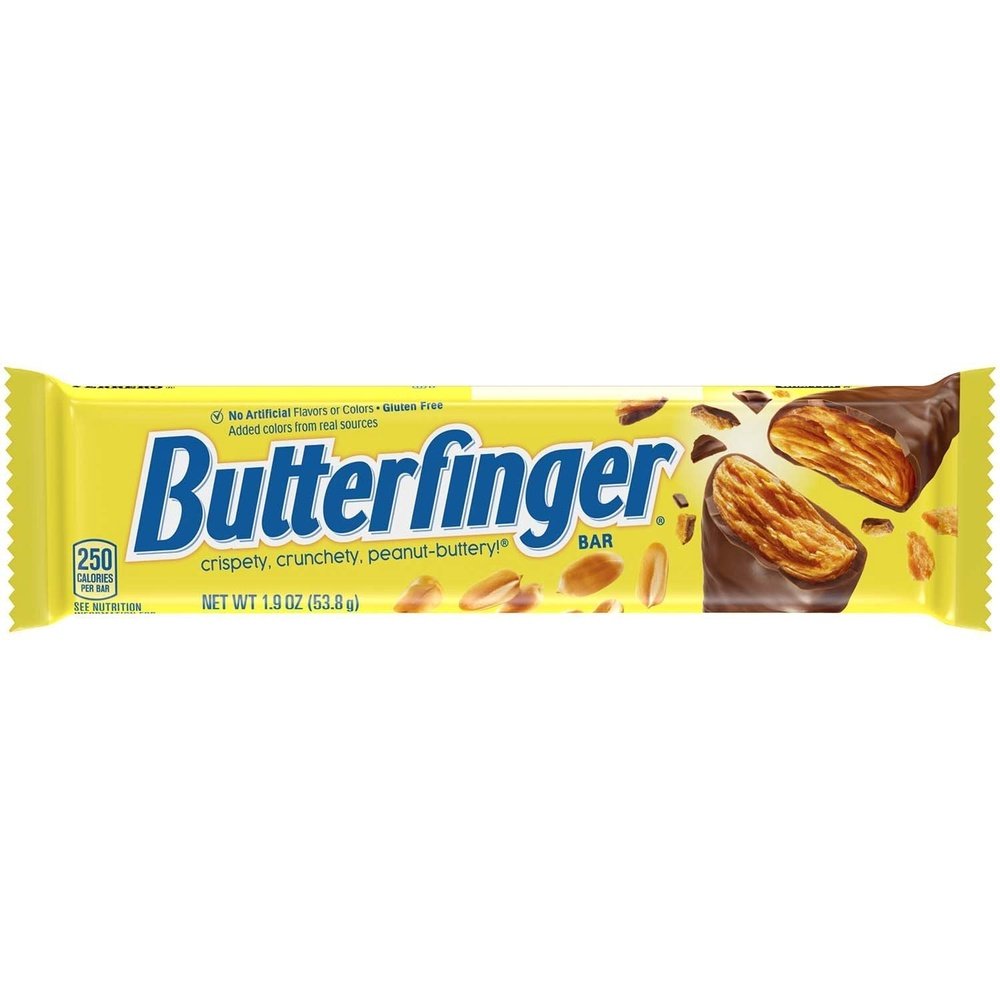 Un emballage jaune sur fond blanc avec une barre chocolatée qui se casse en 2 et des cacahuètes à coté