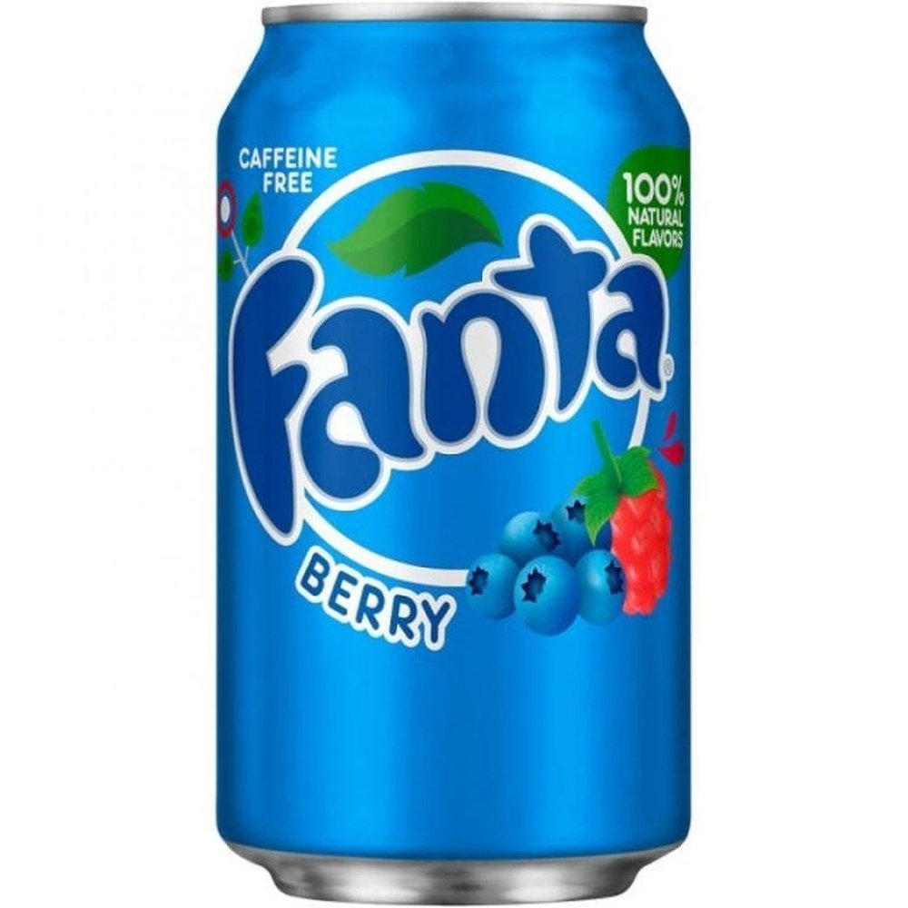 Une canette bleue sur fond blanc avec sur le coté droit des myrtilles et une framboise