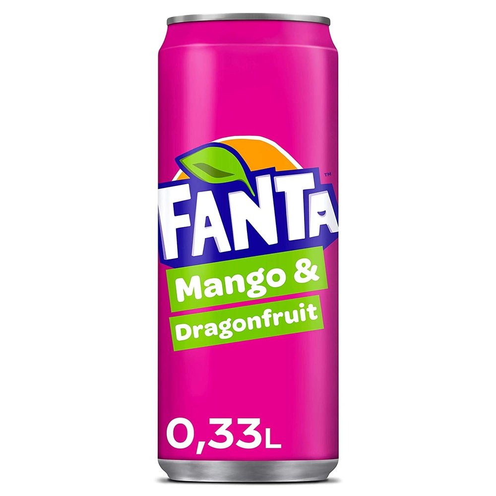 Une grande canette rose sur fond blanc avec le logo Fanta et au centre écrit en blanc dans un cadrant vert « Mango & Dragonfruit »