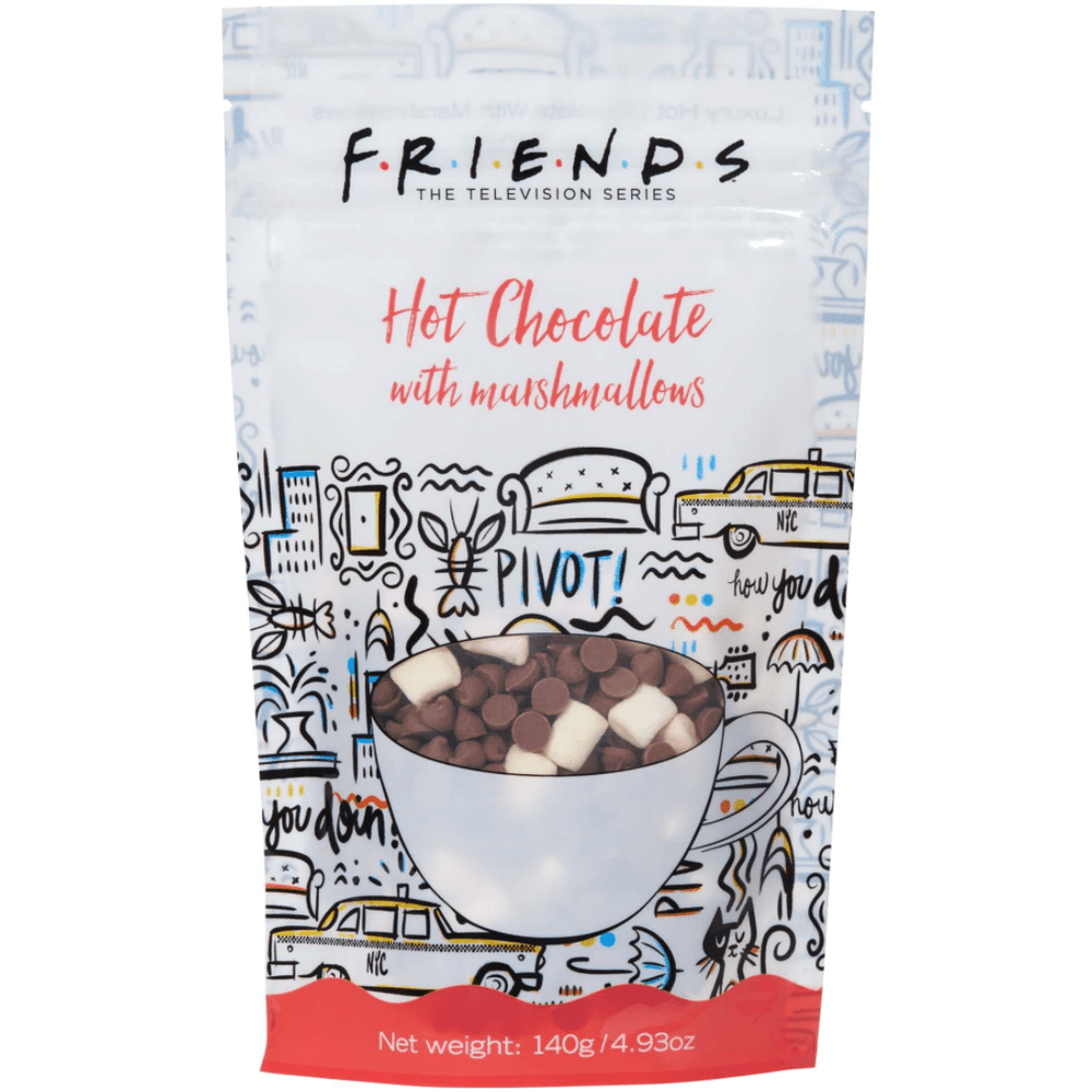 Un emballage blanc refermable avec des motifs noirs, bleu, jaune et orange faisant référence à la série Friends. Au centre, le dessin d’un tasse avec un intérieur transparent qui laisse percevoir des copeaux de chocolat et les marshmallows qu’on retrouve