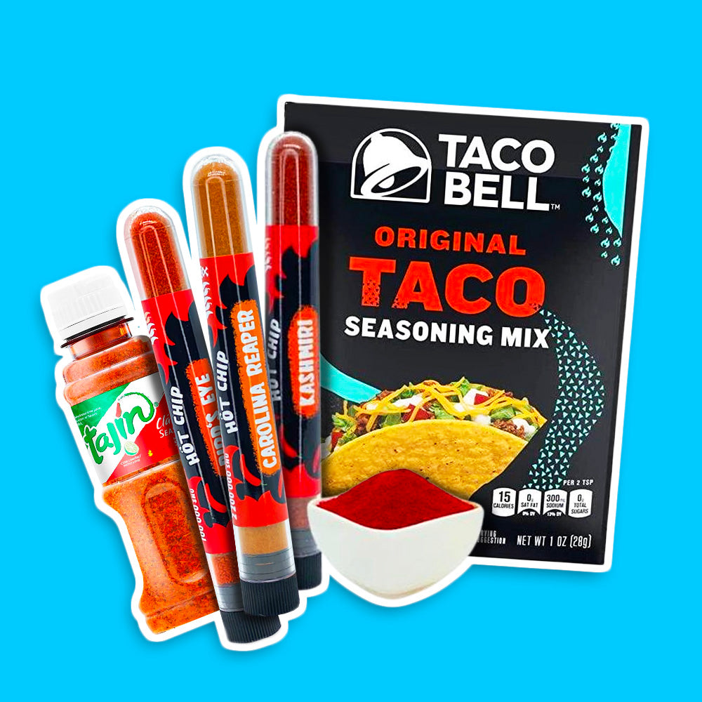 sachet d'épices taco bell et autres assaisonnements sur fond bleu
