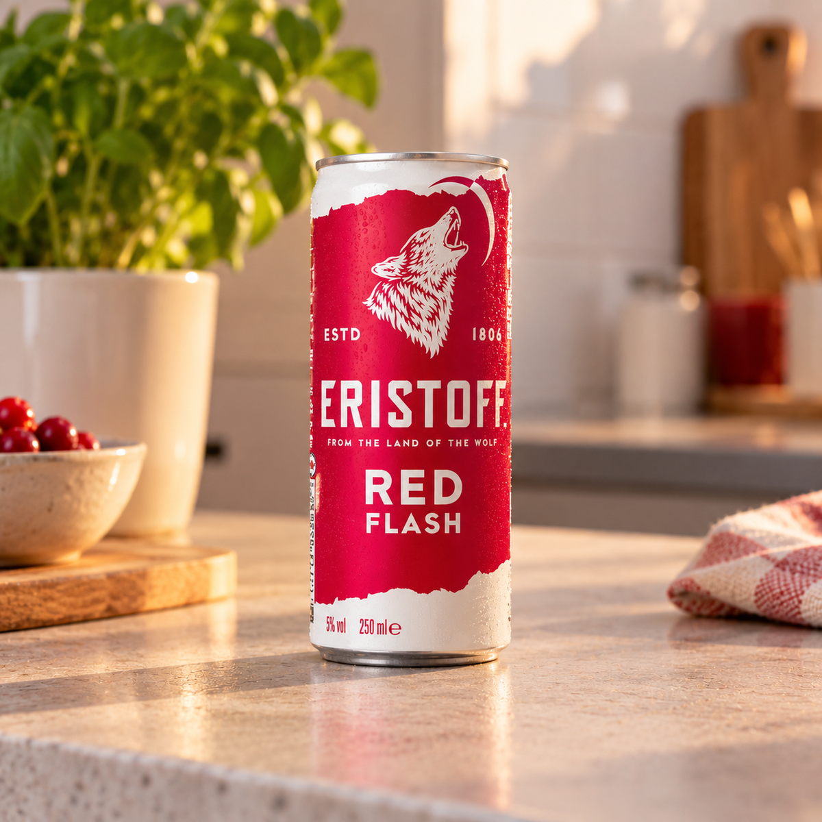 Eristoff Red Flash Vodka & Soda met sleedoornbessensap, 5% alcohol