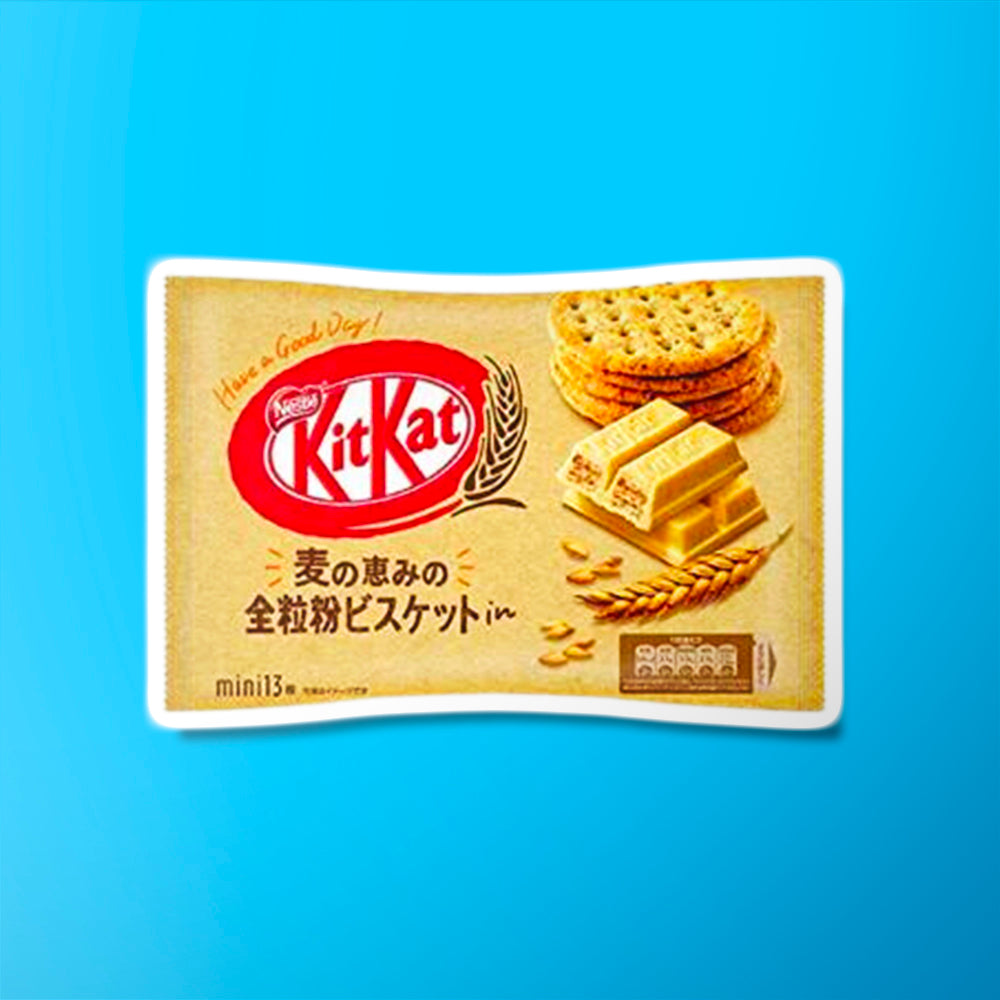 Un grand paquet beige avec en haut à droite 6 morceaux de de biscuits ronds empilés les uns sur les autres et en bas un biscuit enrobé de chocolat blanc. Le tout sur fond bleu