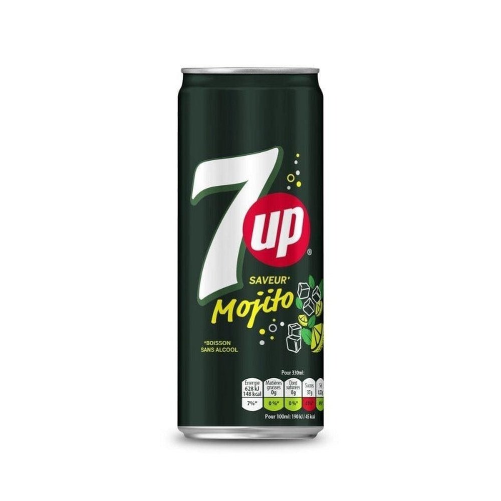 Une longue canette vert foncé sur fond blanc avec le logo 7Up en grand au milieu. En bas à droite, il y a des glaçons, des feuilles de menthe et des morceaux de citron