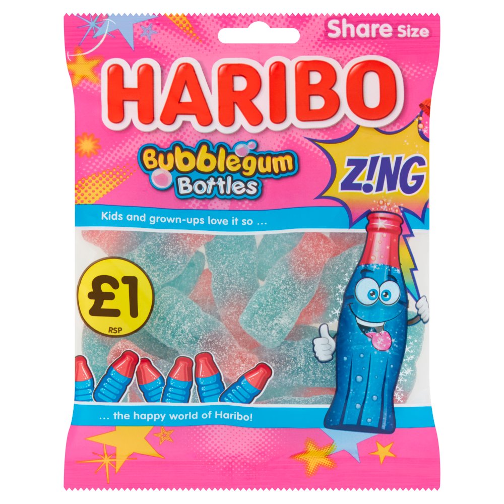 Un emballage rose avec au centre une partie transparente qui montre des bonbons en forme de bouteilles rouge-bleu. Le tout sur fond blanc