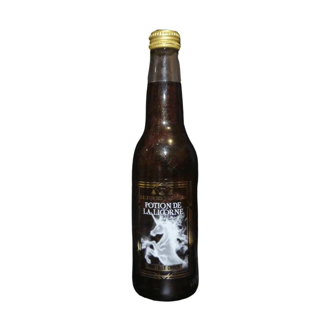 Une bouteille transparente avec une boisson pailletée noire et sur l’étiquette une licorne blanche. Le tout sur fond blanc