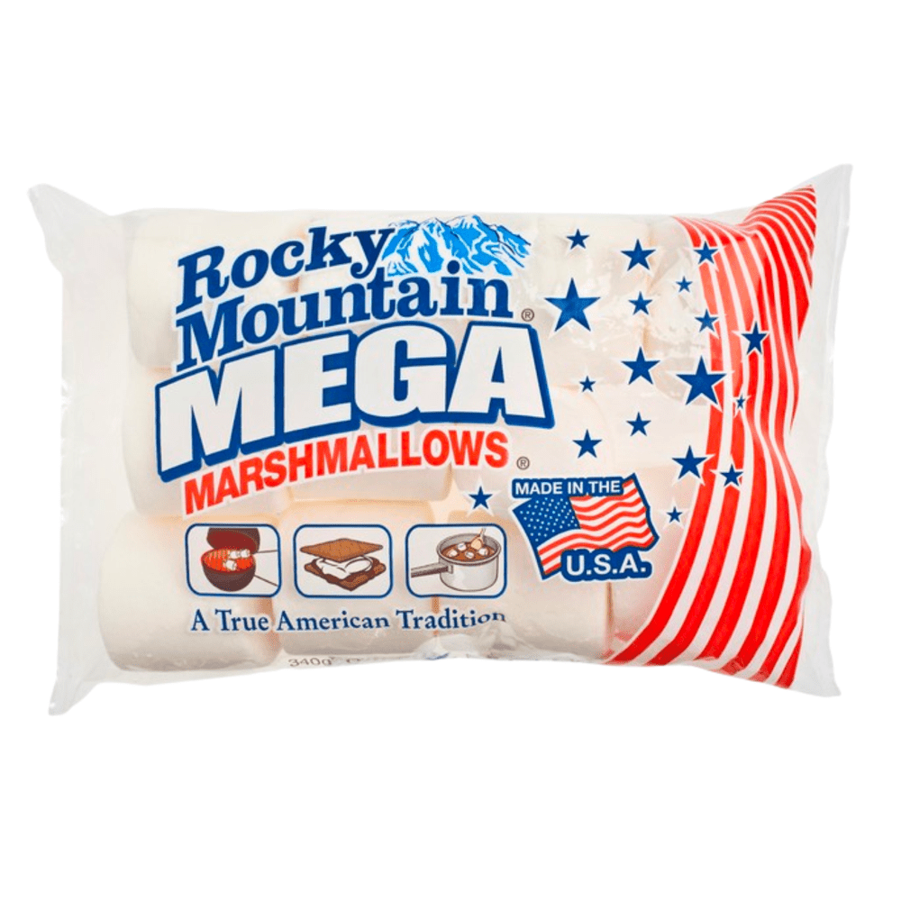 Un grand paquet transparent de marshmallows blancs avec sur le côté droit des lignes rouges et des étoiles bleues le tout sur fond blanc